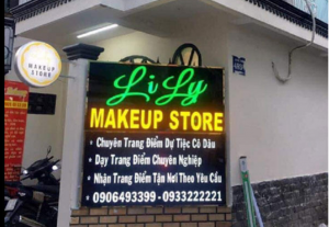 Mẫu bảng hiệu makeup tập trung quảng cáo các dịch vụ của cửa hàng