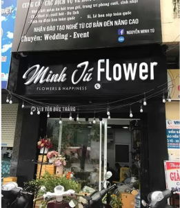 Mẫu bảng hiệu shop hoa được làm bằng mica chữ nổi thông dụng
